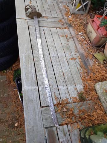 Antieke Franse Officierssabel beschikbaar voor biedingen