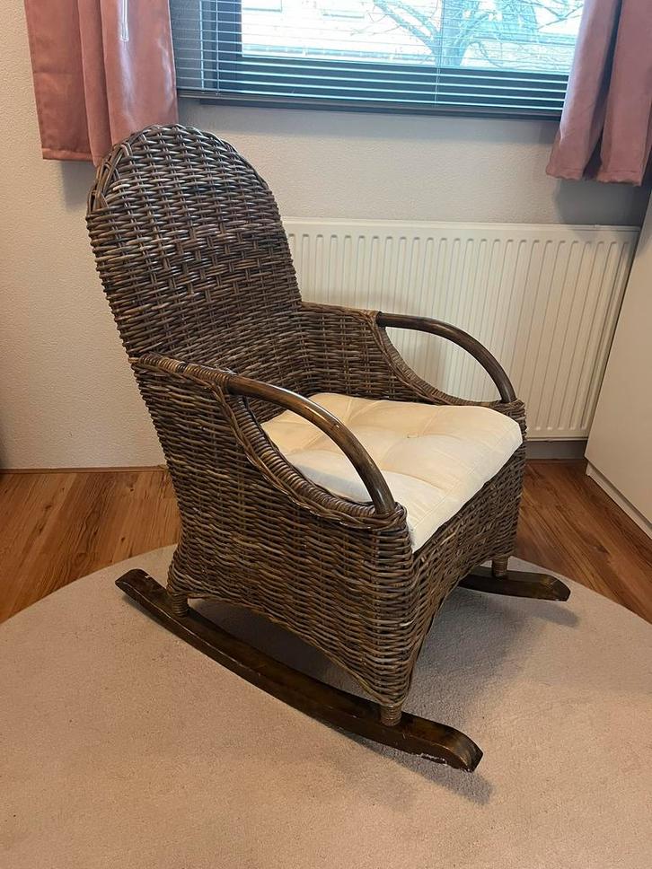 Schommelstoel (voor kinderkamer), Huis en Inrichting, Fauteuils, Gebruikt, Riet of Rotan, 50 tot 75 cm, 75 tot 100 cm, Ophalen