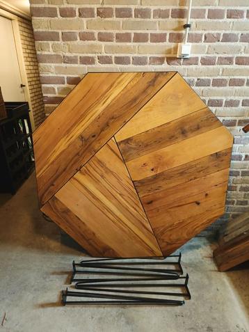 Unieke hexagon (eet)tafel te koop beschikbaar voor biedingen
