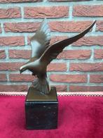 bijzonder bronzen beeld, opvliegende duif, Ophalen of Verzenden, Brons