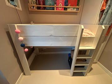 Stevige halfhoogslaper/kleuterbed van steigerhout beschikbaar voor biedingen