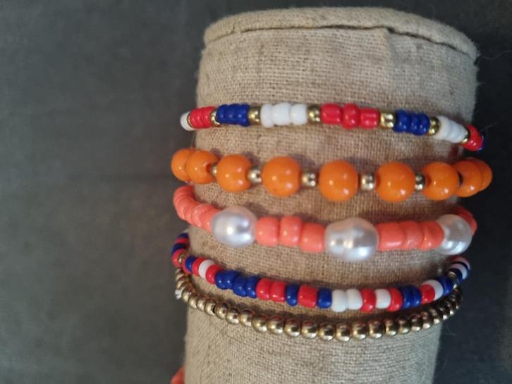 Armbanden armband (voor goed doel), Sieraden, Tassen en Uiterlijk, Armbanden, Nieuw, Elastiek, Overige kleuren, Met bedels of kralen