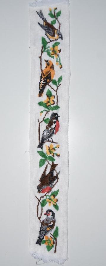 Vintage geborduurd Schellekoord met vogels & bloemen beschikbaar voor biedingen