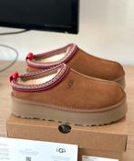 Ugg Tazz, Bruin, Nieuw, Ophalen of Verzenden, Pantoffels of Sloffen
