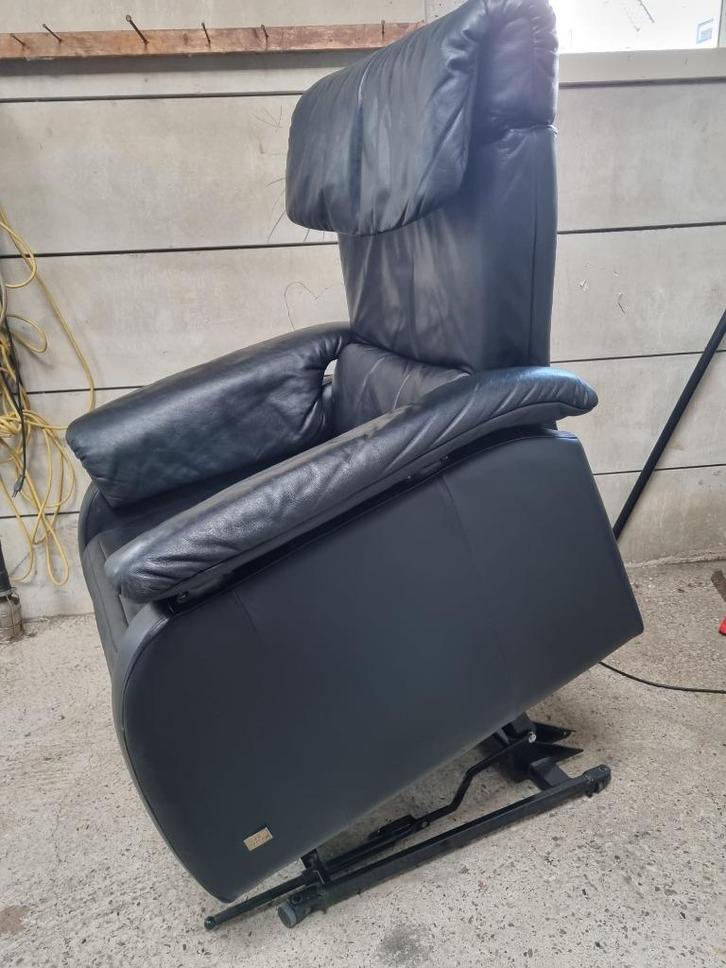Himolla Senator elektrische sta op stoel 5 motoren-als nieuw, Huis en Inrichting, Fauteuils, Zo goed als nieuw, Leer, 50 tot 75 cm