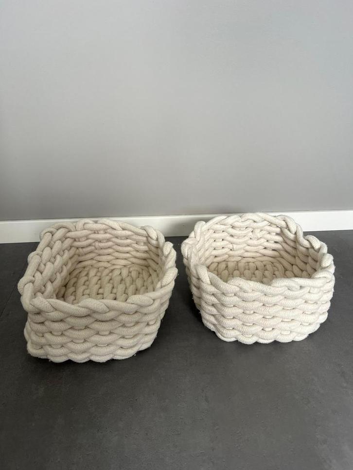 2 witte stoffen opbergmandjes – praktisch en decoratief, Huis en Inrichting, Woonaccessoires | Schalen en Manden, Zo goed als nieuw