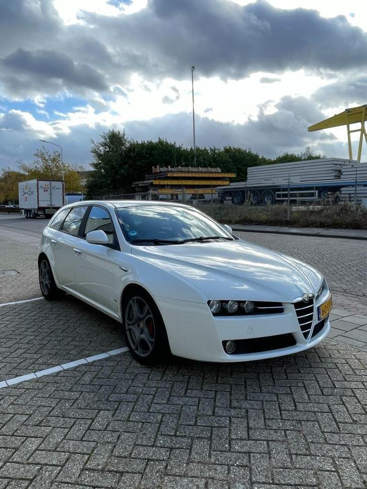 Alfa Romeo 159 1.750 TBi Progression 200PK 2010 Wit, Auto's, Alfa Romeo, Particulier, ABS, Airbags, Airconditioning, Alarm, Bluetooth
