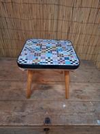 Leuk mozaïek tafeltje, Huis en Inrichting, Krukjes, Ophalen of Verzenden, Hout