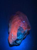 Leuk stukje gips uit Polen. Rood onder UV lamp, Ophalen of Verzenden, Mineraal
