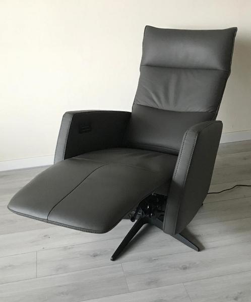 Gearda Sta-op Relaxfauteuil Grijs, Huis en Inrichting, Fauteuils, Zo goed als nieuw, Leer, Metaal, 50 tot 75 cm, 75 tot 100 cm