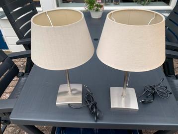 Twee tafel/dressoir lampen. beschikbaar voor biedingen