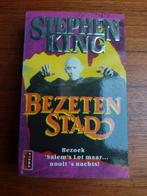 Stephen King - Bezeten Stad (Poema Horror), Boeken, Ophalen of Verzenden, Gelezen, Stephen King, Nederland
