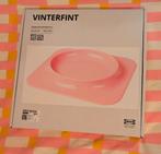 IKEA X Gustaf Westman Vinterfint bord Roze (2x), Huis en Inrichting, Keuken | Servies, Ophalen of Verzenden, Zo goed als nieuw