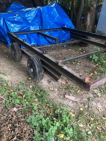Onderstel voor een woonwagen, stacaravan, chalet of woonmobi beschikbaar voor biedingen