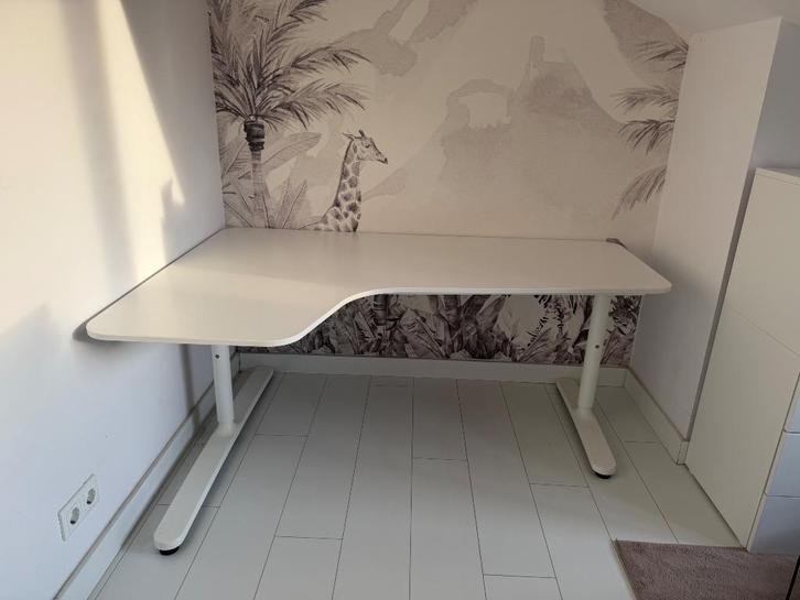 IKEA bekant hoekbureau, Huis en Inrichting, Bureaus, Zo goed als nieuw, Bureau, In hoogte verstelbaar, Ophalen