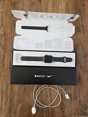 Apple Watch Nike SE 40mm Space Gray  beschikbaar voor biedingen
