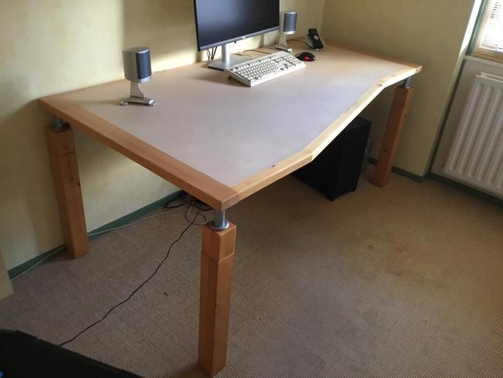 Lundia bureau, Huis en Inrichting, Bureaus, Zo goed als nieuw, Bureau, Ophalen