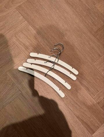 40 babyhangers beschikbaar voor biedingen