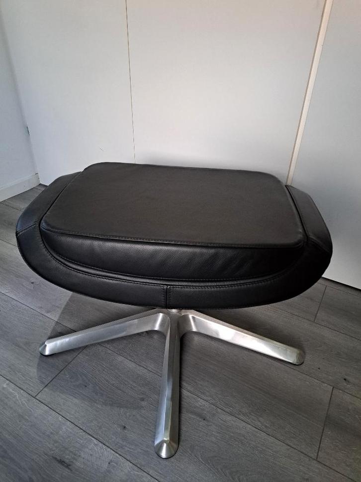 Hocker zwart leer, Huis en Inrichting, Banken | Voetenbanken en Poefen, Zo goed als nieuw, 50 tot 75 cm, Minder dan 50 cm, Rechthoekig