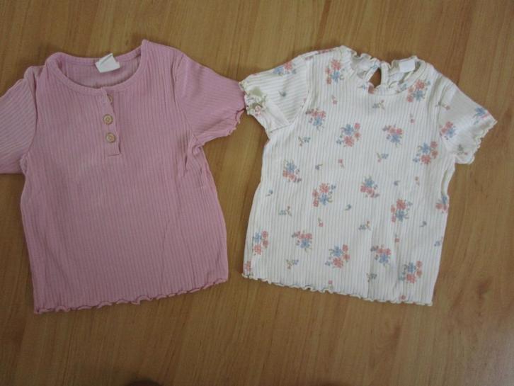 H&M - twee shirts maat 74, Kinderen en Baby's, Babykleding | Maat 74, Zo goed als nieuw, Meisje, Shirtje of Longsleeve, Ophalen of Verzenden