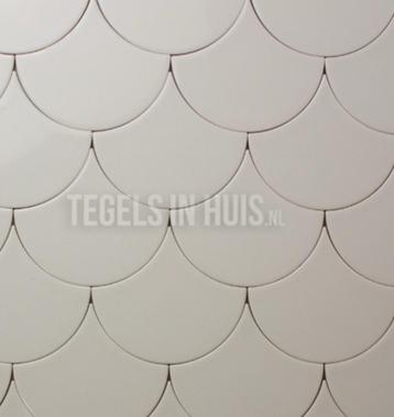 Wandtegel Scale Fan, waaiervorm. Creme. Nieuw en ongeopend beschikbaar voor biedingen