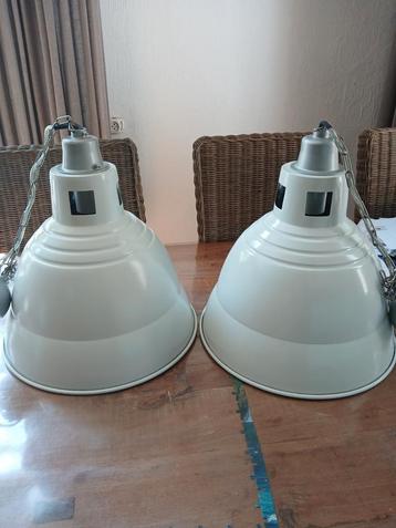 2 hanglampen beschikbaar voor biedingen