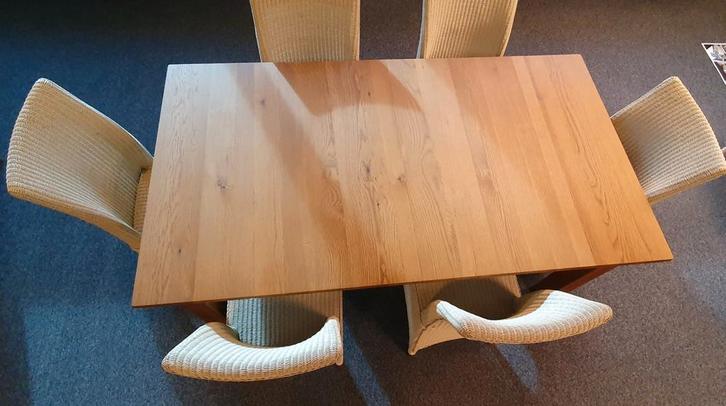 Eiken houten eettafel met rotan stoelen, Huis en Inrichting, Complete eetkamers, Zo goed als nieuw, 4 tot 6 stoelen, Ophalen