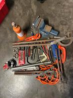 Diverse gereedschap: bankschroef, buigtang, snijijzer, Ophalen, Gebruikt