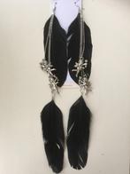 Super lange zwarte veren met engeltjes oorbellen, Nieuw, Overige materialen, Hangers, Zwart