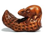 Hardhouten Netsuke van een rat op een reuzenpinda Japan, Ophalen of Verzenden