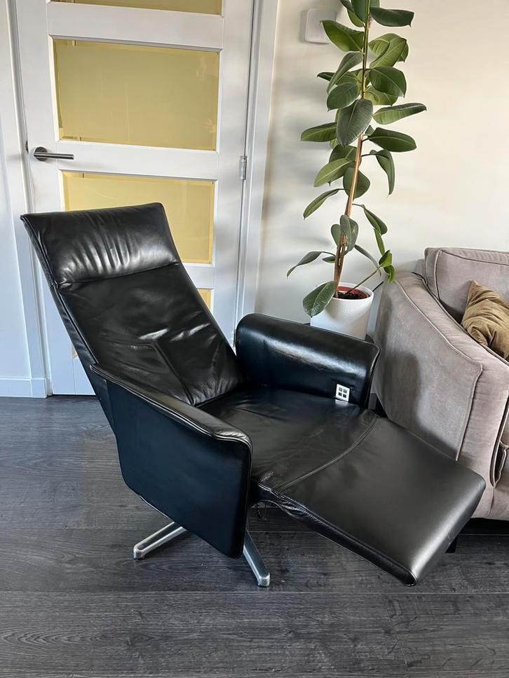 De Toekomst Relaxfauteuil Zwart Leer M L Elektrische Gea Lux, Huis en Inrichting, Fauteuils, Zo goed als nieuw, Leer, Minder dan 50 cm