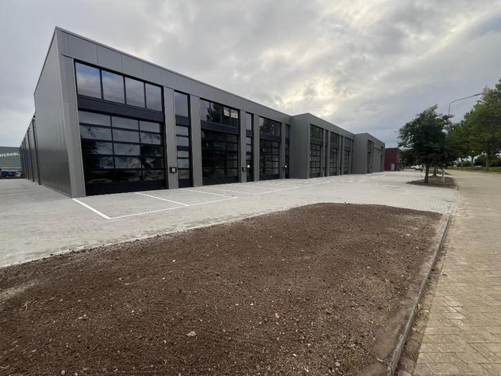 LUXE BEDRIJFSUNIT / CAMPERSTALLING / SHOWROOM / SNEEK, Zakelijke goederen, Bedrijfs Onroerend goed, Bedrijfsruimte, Koop