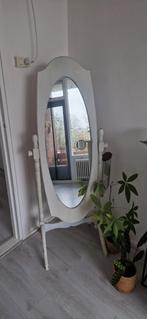 Witte brocante/landelijke spiegel – Leen Bakker, Huis en Inrichting, Woonaccessoires | Spiegels, Ophalen, Gebruikt, 50 tot 75 cm