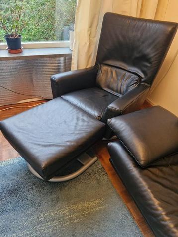 Rolf Benz fauteuils (2) met hocker (2) beschikbaar voor biedingen