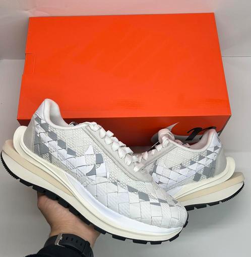 Nike VaporWaffle Woven sacai Jean PaulGaultier White maat 45, Kleding | Heren, Schoenen, Nieuw, Sneakers of Gympen, Wit, Ophalen of Verzenden