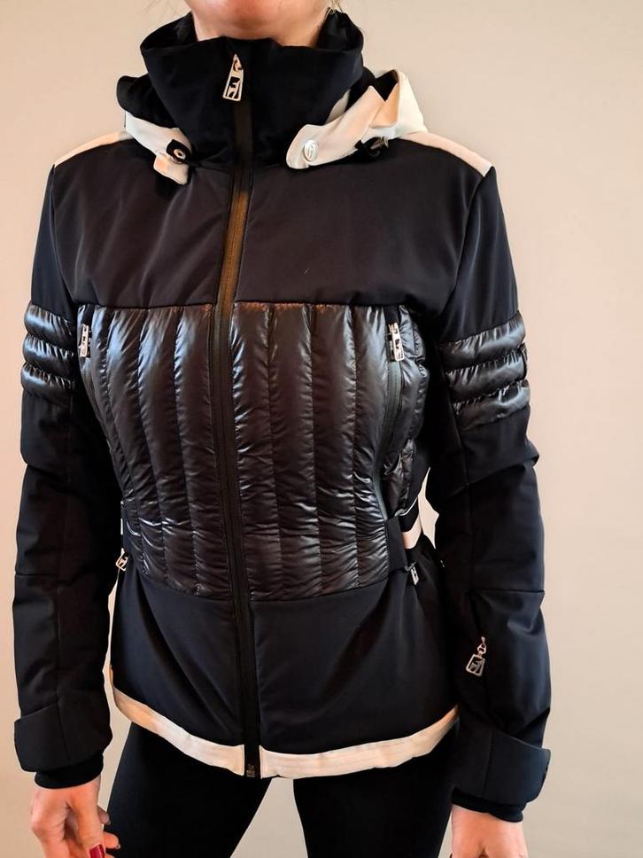 Toni Sailer ski jas. Maat 38, Kleding | Dames, Wintersportkleding, Zo goed als nieuw, Jack, Maat 38/40 (M), Ophalen of Verzenden