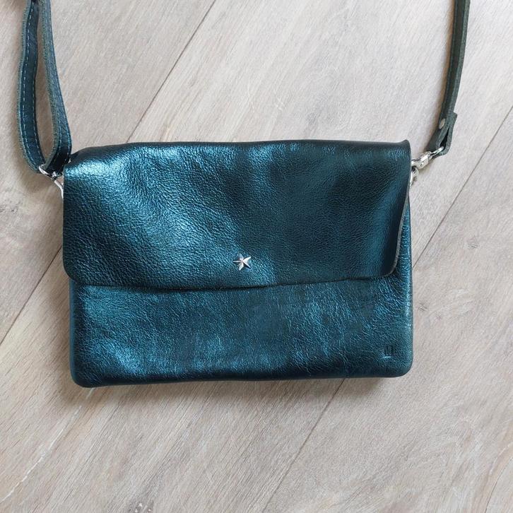 Groen Metallic Leren Handtasje, Sieraden, Tassen en Uiterlijk, Tassen | Damestassen, Zo goed als nieuw, Schoudertasje, Groen, Ophalen of Verzenden