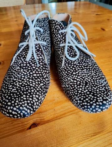 Maruti ponyhair leren zwart-witte veterschoen, mt 36  beschikbaar voor biedingen
