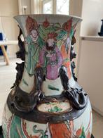 Antieke Chinese vaas met draken en figuren, Ophalen of Verzenden