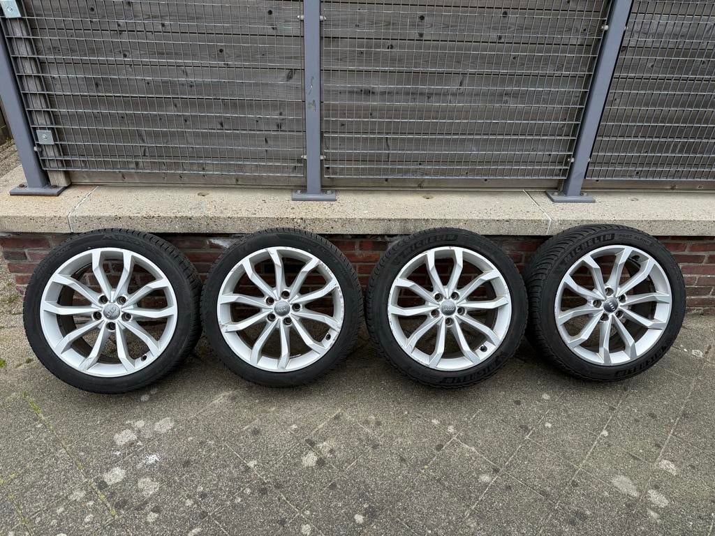 Audi A4 18 inch velgen met winterbanden 225/45/18, Auto-onderdelen, Banden en Velgen, 18 inch, Banden en Velgen, Personenwagen