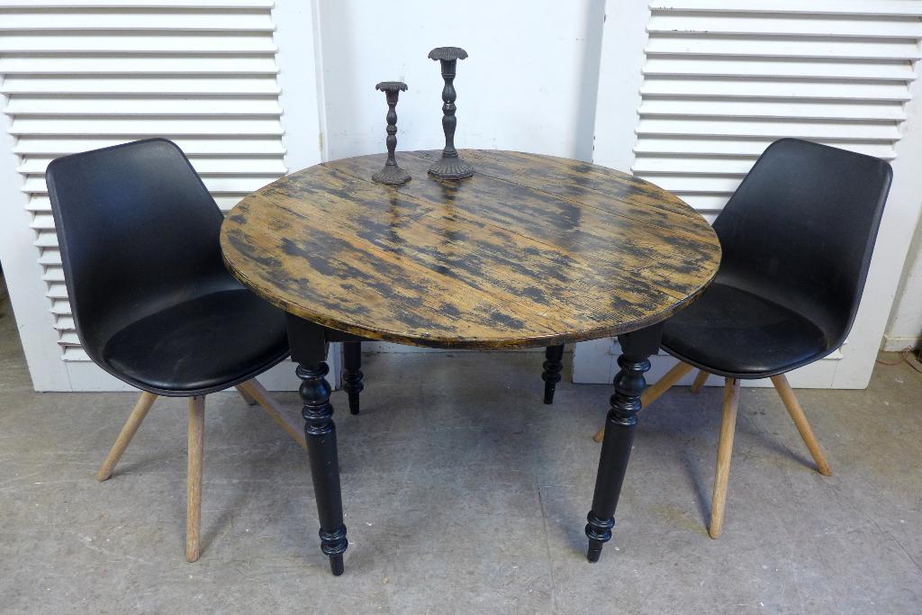 Prachtige zwarte ronde grenen tafel, Huis en Inrichting, Ophalen, 50 tot 100 cm, Zo goed als nieuw, Onbekend