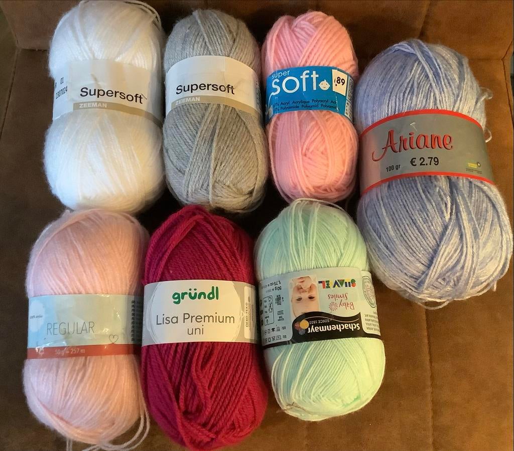 7 bollen acryl garen, Ophalen of Verzenden, Zo goed als nieuw, Breien of Haken, Wol of Garen