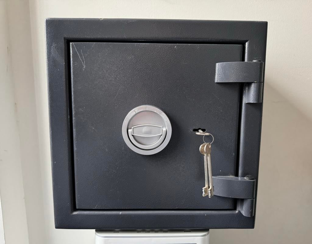 Zeer degelijke kluis brandkast met certificaat + 3 sleutels, Huis en Inrichting, Brandblussers en Brandkasten, Ophalen, Brandkast