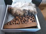 Leopard print laarzen met bont, maat 40, Kleding | Dames, Schoenen, Ophalen of Verzenden, Nieuw, Bruin, Lage of Enkellaarzen