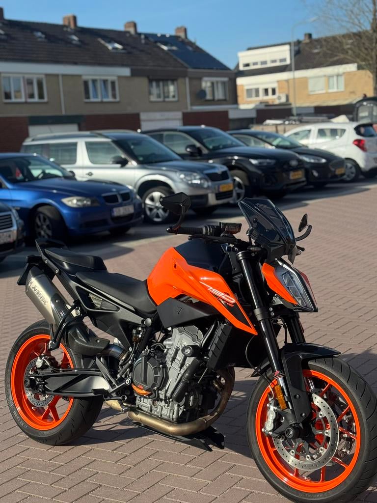 KTM Duke 790 met Akrapovic uitlaat, Motoren, Motoren | KTM, 2 cilinders, Sportuitlaat, Motorrijbewijs A, Particulier