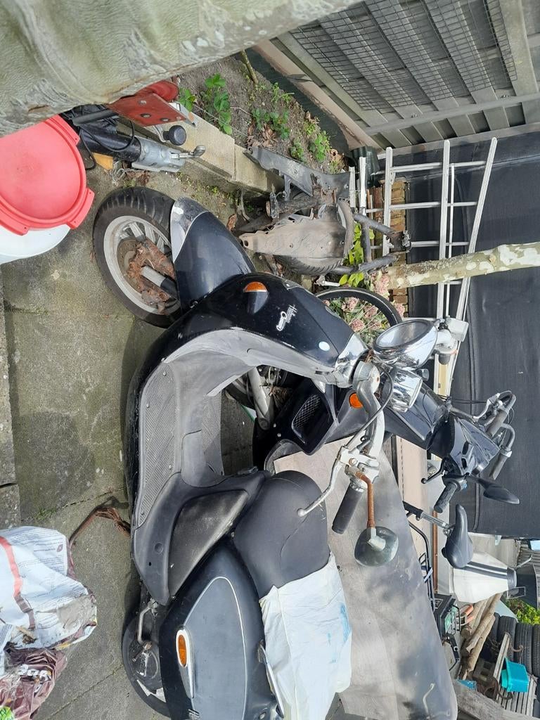 Aprilia, Ophalen of Verzenden, Zo goed als nieuw, Benzine, Overige merken