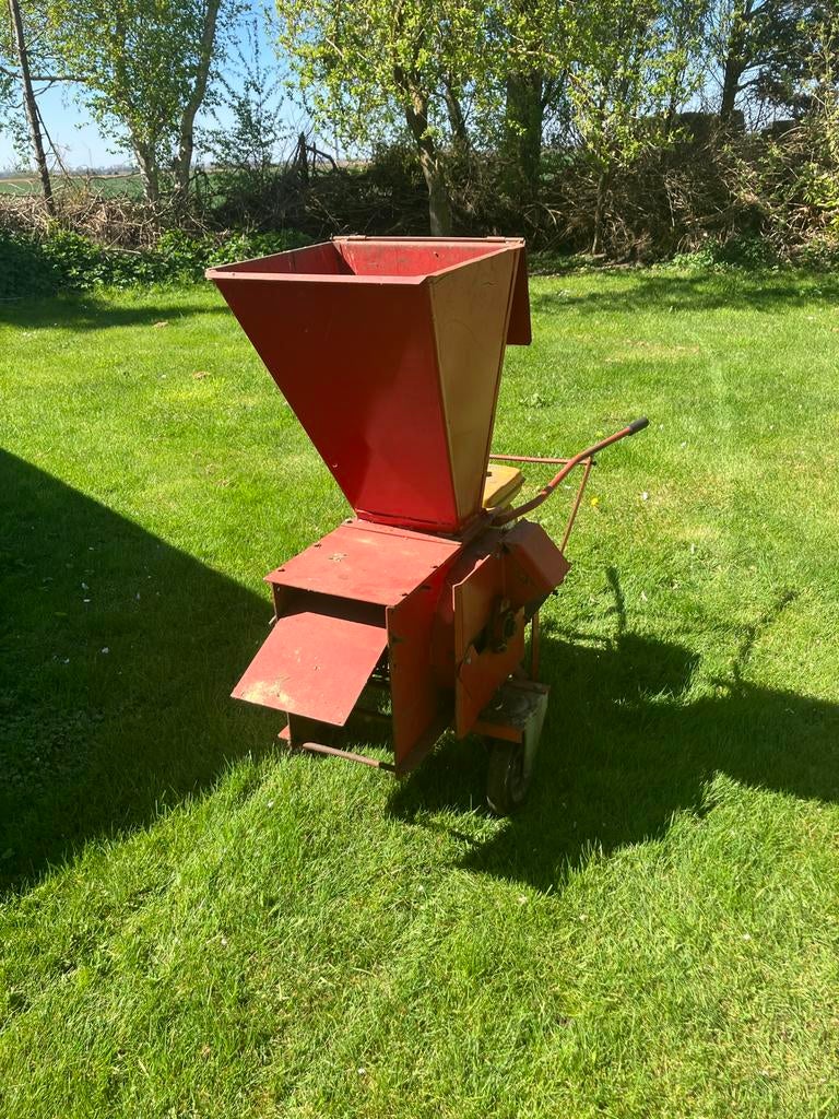 Benzine Hakselaar met Nieuwe Motor - Overbodig, Tuin en Terras, Hakselaars, Gebruikt, Benzine, Ophalen