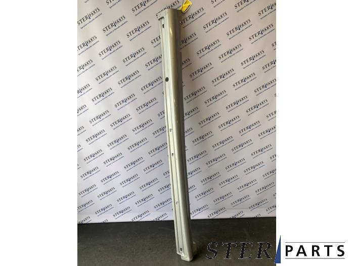 Zijskirt rechts van een Mercedes B-Klasse (775), Gebruikt, -, Ophalen of Verzenden, -