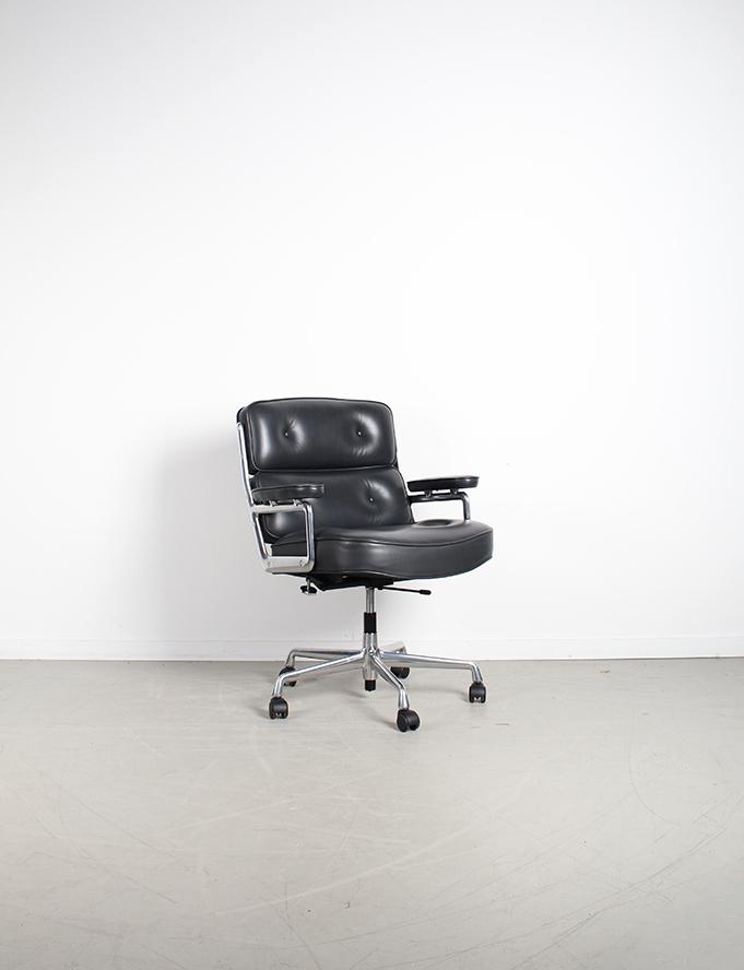 1x Vitra Eames Lobby Chair ES 104 stoel Donker Grijs Leer, Niet ingevuld, Niet ingevuld, Ophalen of Verzenden, Zo goed als nieuw
