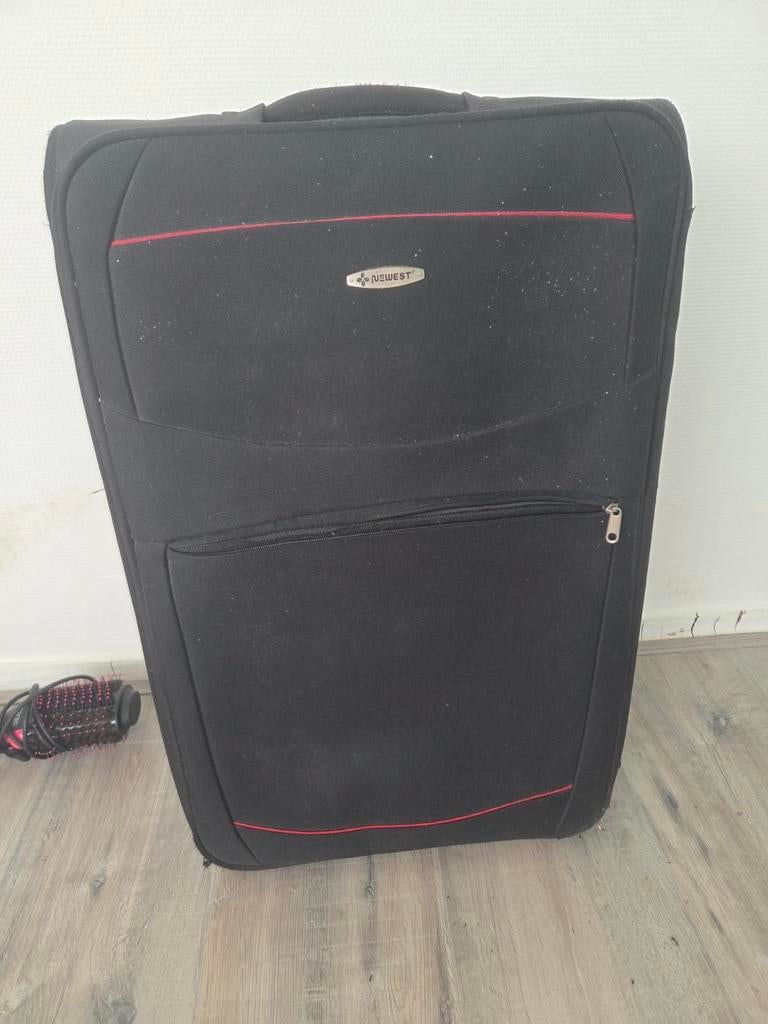 Twee koffers, een rode en een zwarte, Sieraden, Tassen en Uiterlijk, Koffers, Gebruikt, Hard kunststof, Uitschuifbare handgreep